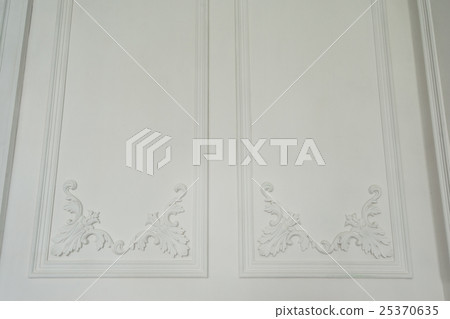 Luxury white wall design bas-relief with stucco Luxury white wall design bas-relief with stucco 25370635