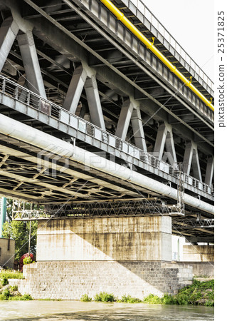 Bridge and Danube river in Bratislava, Slovakia 25371825