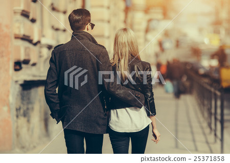 Young beautiful couple Young beautiful couple 25371858