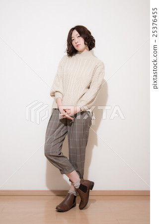 Winter clothing portrait women 25376455
