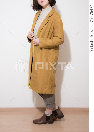 Winter clothing portrait women 25376474