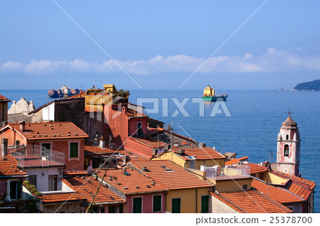 Container Ship - Gulf of La Spezia Italy 25378700