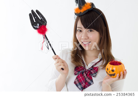 Girls high school student who did the best of Halloween student event image 25384365