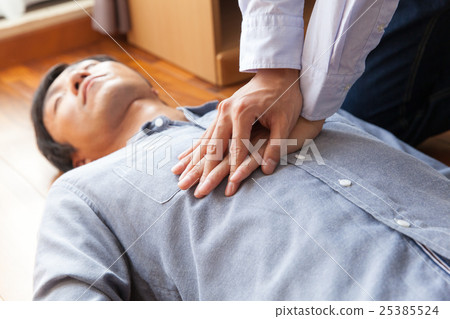 心臟按摩 25385524