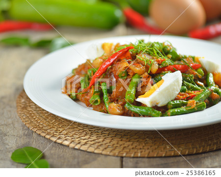 Stir-fried pork with lentil in spicy red chill Stir-fried pork with lentil in spicy red chill 25386165
