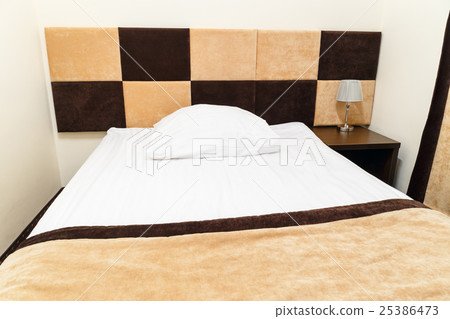 hotel room hotel room 25386473