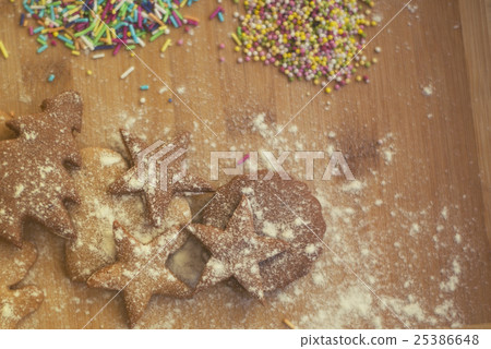 hommade Christmas gingerbread cookies 25386648
