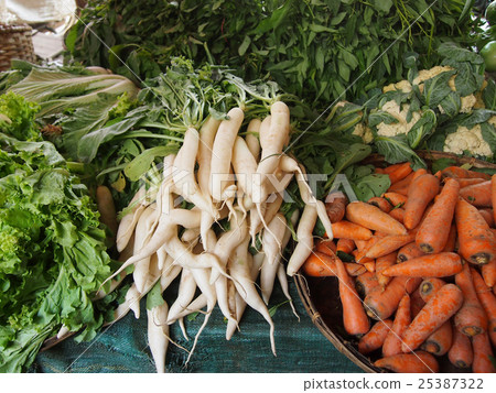 white radish, carrots, carrot 25387322