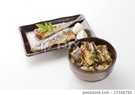 Sausa煮熟的米飯和烤鹽 25388788