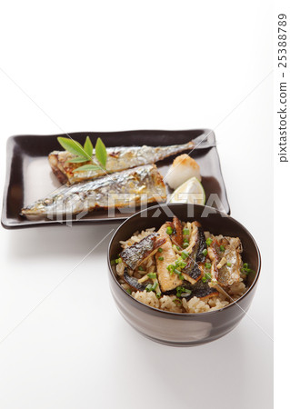 Sausa煮熟的米飯和烤鹽 25388789