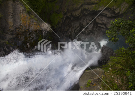 瀑布 25390941