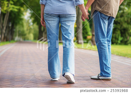 Love still exists Love still exists 25391988
