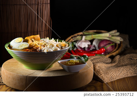 traditiona curry spicy noodle soup traditiona curry spicy noodle soup 25393712