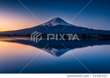 Kawaguchiko and inverted Mount Fuji 25395327