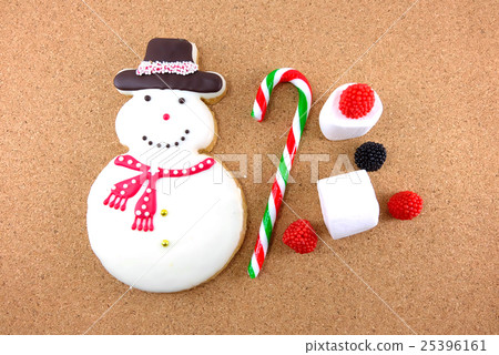 Christmas Snow man cookie with candy cane Christmas Snow man cookie with candy cane 25396161