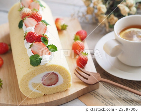 Strawberry roll cake Strawberry roll cake 25397006