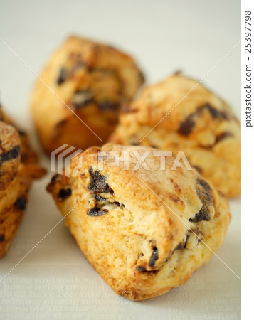 Prune scone (vertical position up) 25397798
