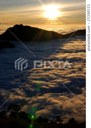 South section of the mountain, sunset, sea of clouds 25398515