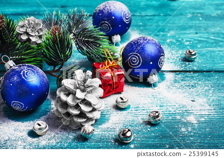 Christmas tree and Christmas toys 25399145