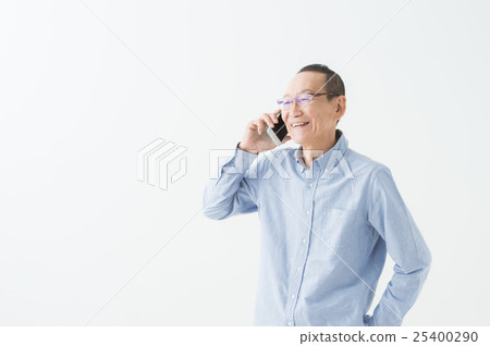 有智能手機的老人 25400290
