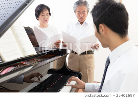Senior singing image 25401697