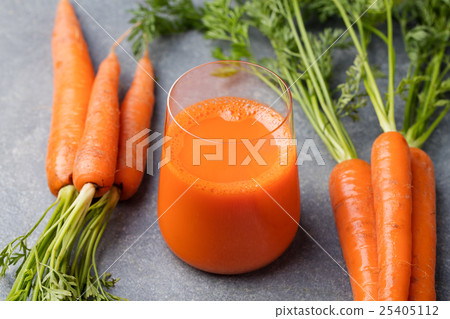 Carrot juice in glass, fresh carrots Healthy food Carrot juice in glass, fresh carrots Healthy food 25405112