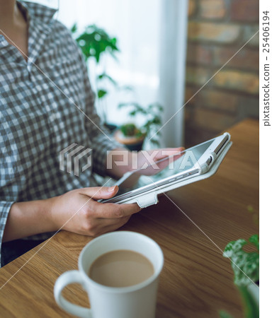 Living with tablets 25406194