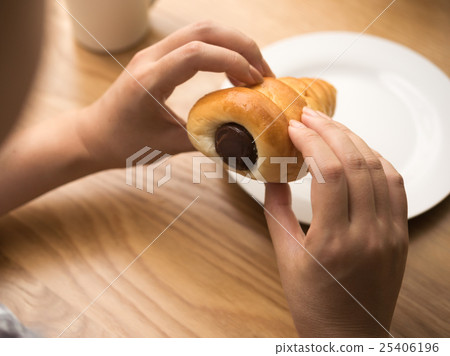 Chocolate cornet 25406196