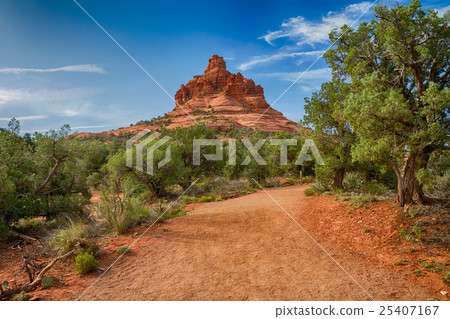 The path to Bell Rock 25407167