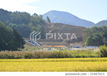 Tohoku central highway under construction Tohoku central highway under construction 25407813