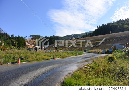 Tohoku central highway under construction Tohoku central highway under construction 25407814