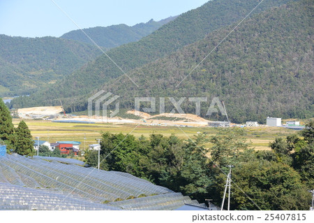 Tohoku central highway under construction Tohoku central highway under construction 25407815