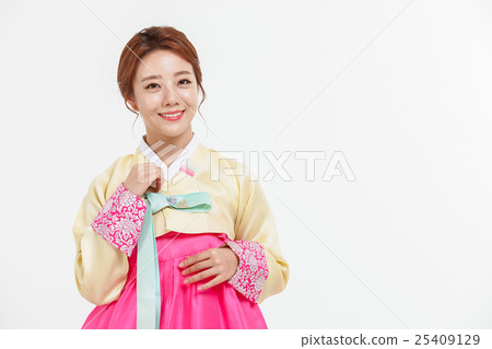 Asian Three Generation Family in Hanbok, Korean Traditional Clothes 25409129