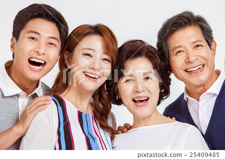 Asian Family 25409485
