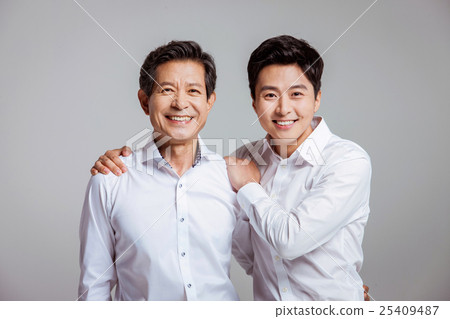 Asian Family 25409487
