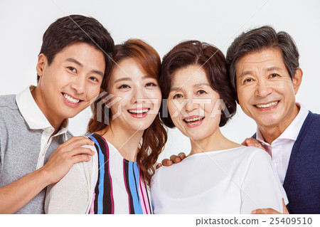 Asian Family 25409510