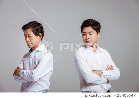 Asian Family 25409547