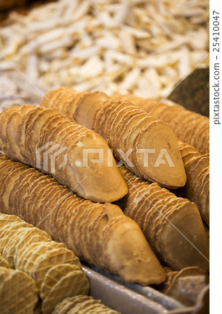 Korean Traditional Market Scene Korean Traditional Market Scene 25410047