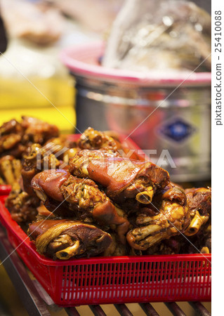 Korean Traditional Market Scene Korean Traditional Market Scene 25410088