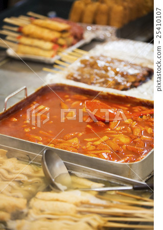Korean Traditional Market Scene Korean Traditional Market Scene 25410107