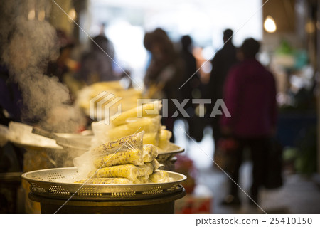 Korean Traditional Market Scene Korean Traditional Market Scene 25410150