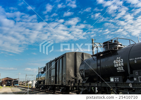 Autumn sky and retro cargo railway Autumn sky and retro cargo railway 25410710