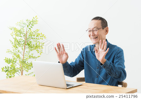 Male operating a personal computer (senior) 25411796