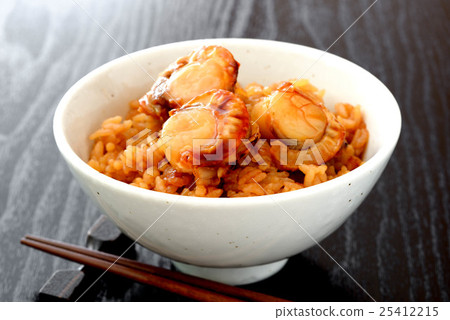 在米飯上的扇形紅燒晚餐 25412215