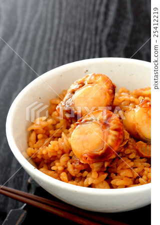 在米飯上的扇形紅燒晚餐 25412219