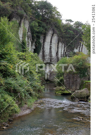 Oiya stone exposed Oiya stone exposed 25413861