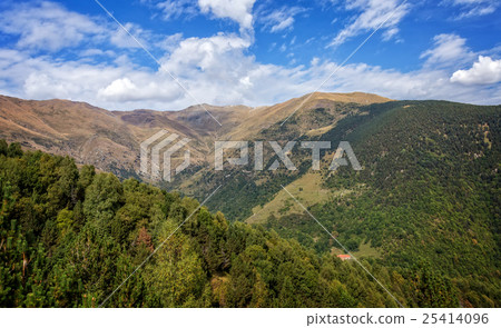 Beautiful mountain peaks in Spain (Pyreness) Beautiful mountain peaks in Spain (Pyreness) 25414096