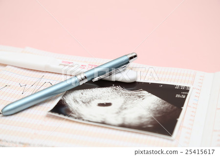 迴聲照片和妊娠試驗藥物 迴聲照片和妊娠試驗藥物 25415617