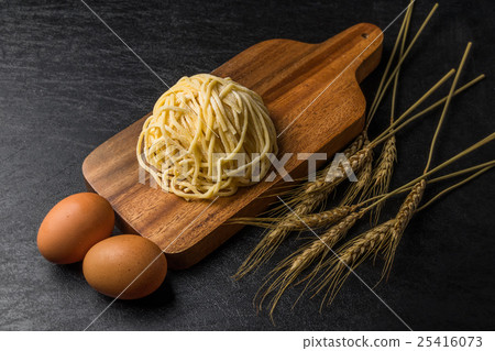 Italian food ingredients raw pasta Raw pasta and Italian ingredients 25416073