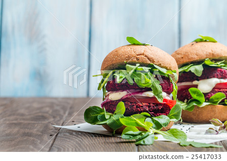 Vegetarian burger made of beetroot Vegetarian burger made of beetroot 25417033